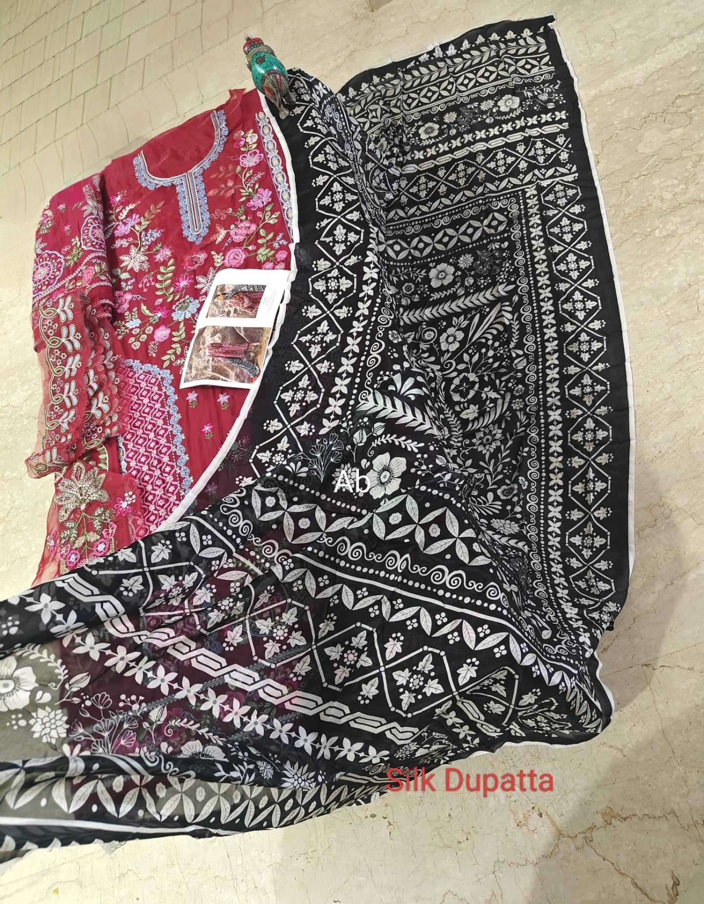 Open Pic/Sadaf Fawad Khan Siraa Lawn 26/Laal