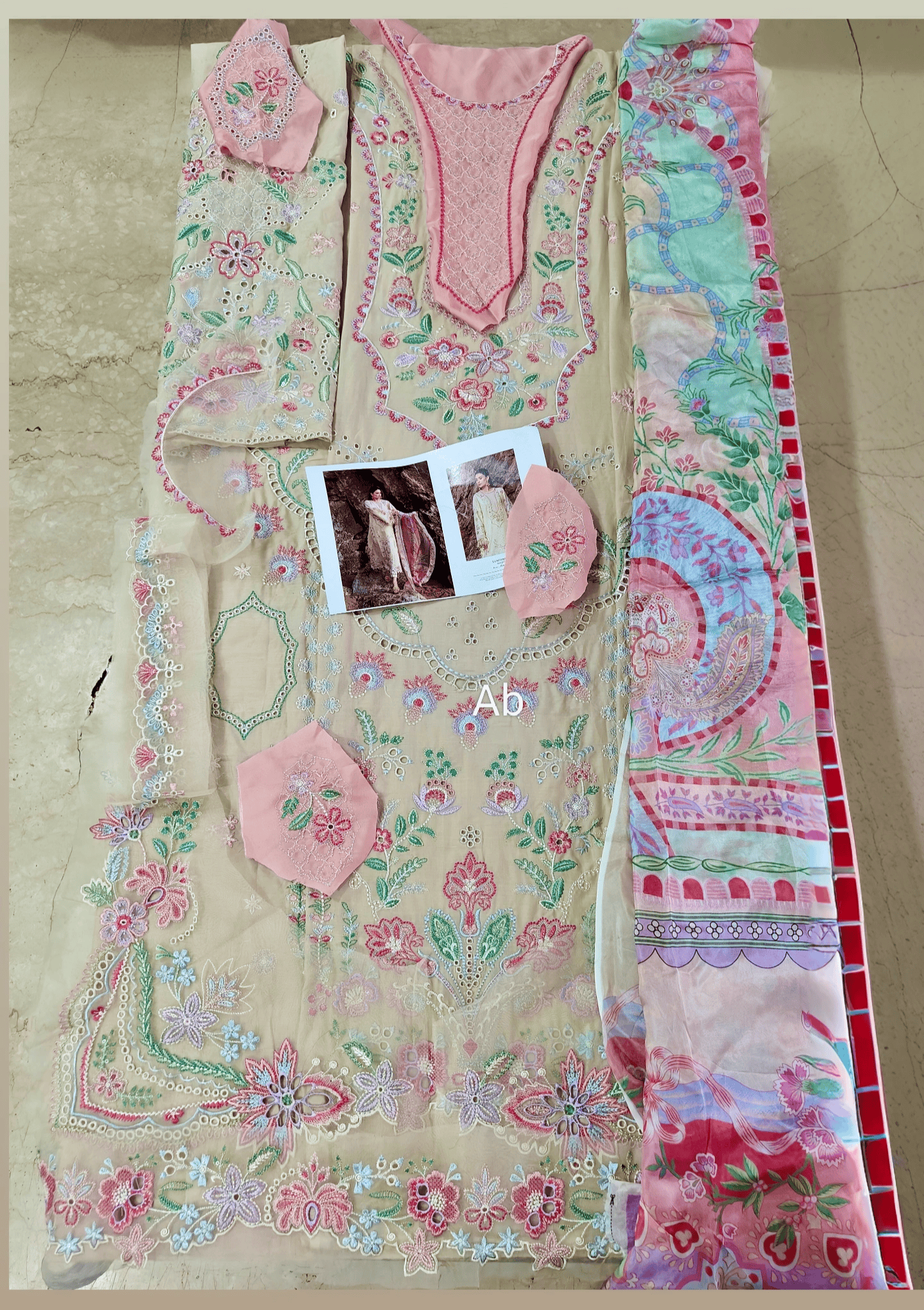 img_sadaf_fawad_khan_lawn_awwal_boutique