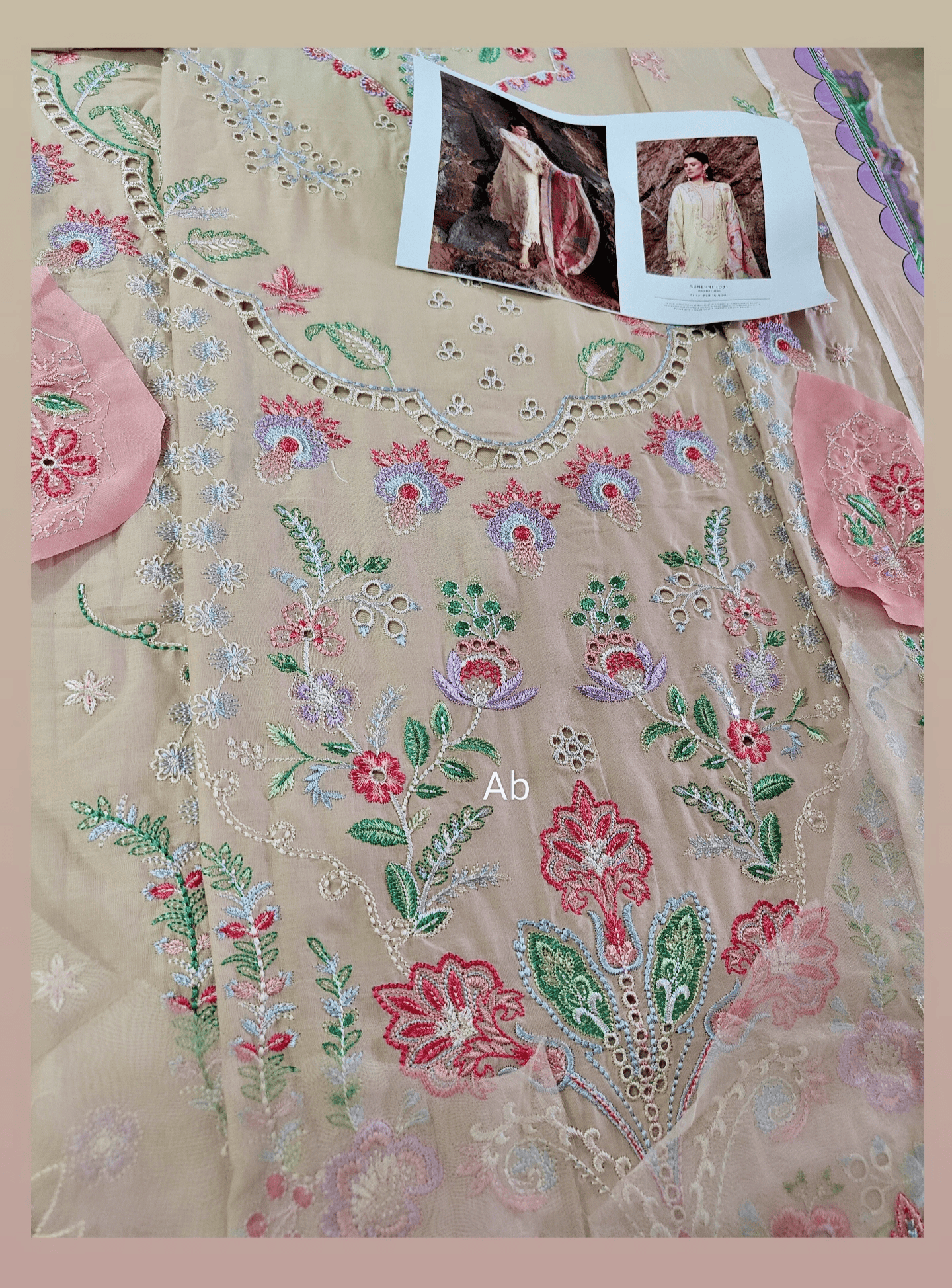 Open Pic/Sadaf Fawad Khan Siraa Lawn 26/Sunehri