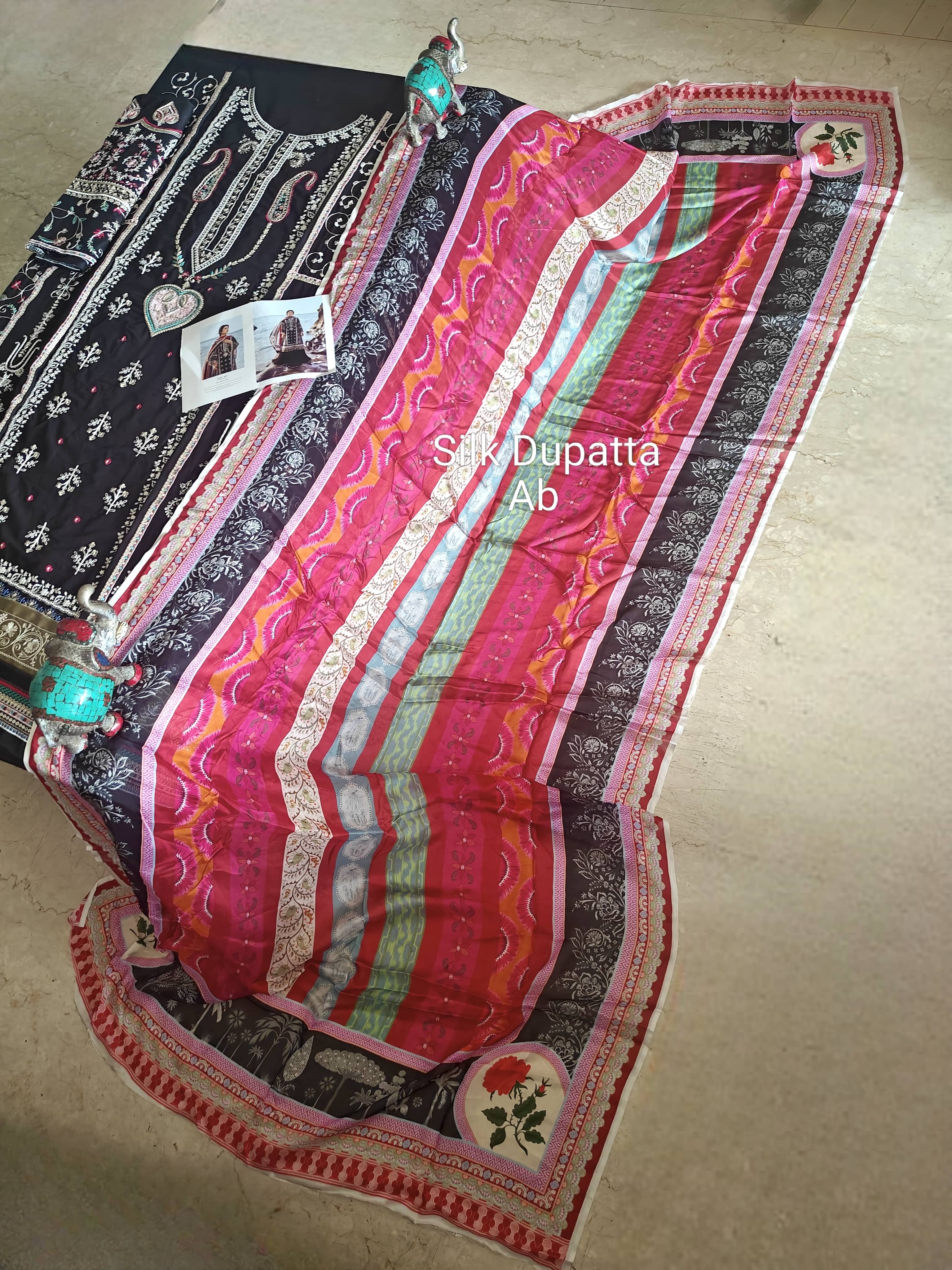 Open Pic/Sale‼️Sadaf Fawad Khan Siraa Lawn 26/Kohl