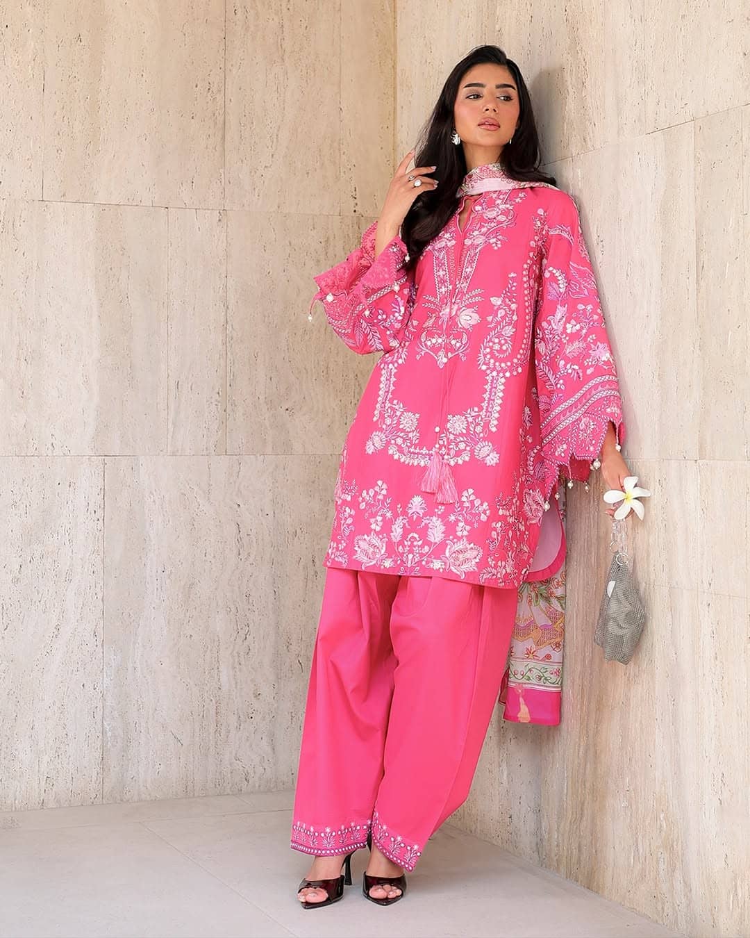 img_sadaf_fawad_khan_awwal_boutique
