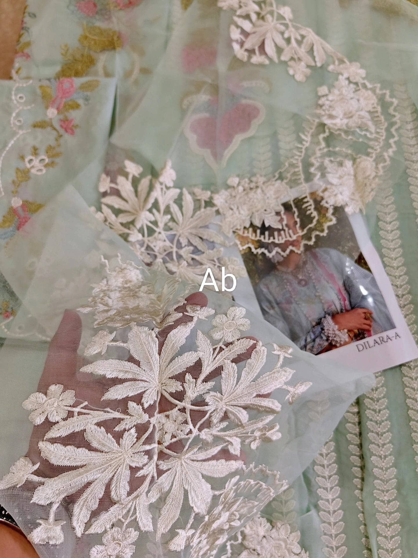 img_saira_shakira_lawn_awwal_boutique