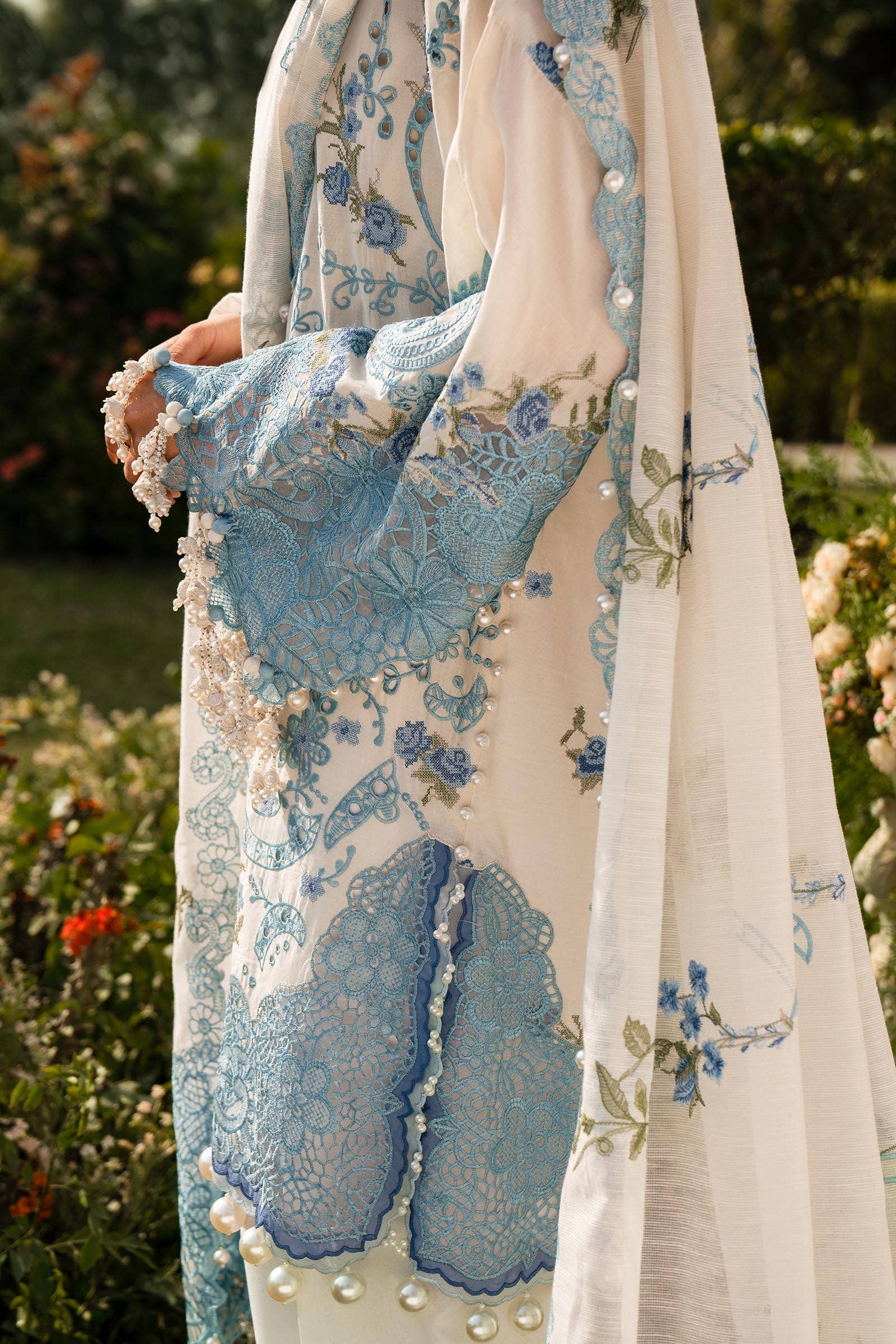 img_sana_safinaz_lawn_24_awwal_boutique