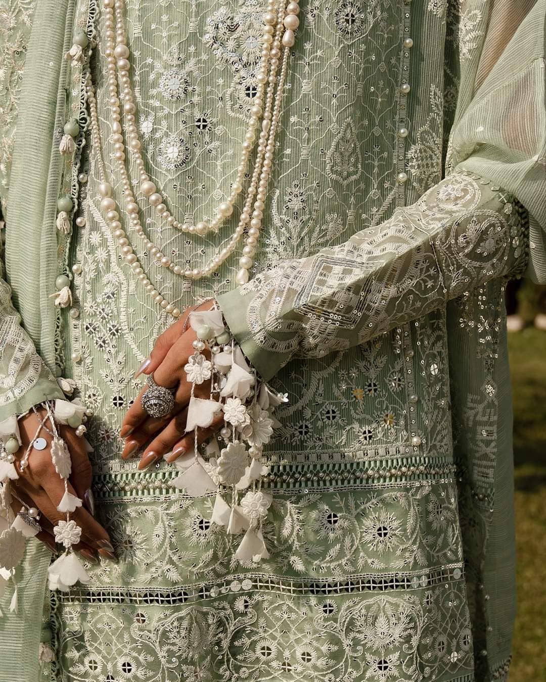 img_sana_safinaz_lawn_24_awwal_boutique