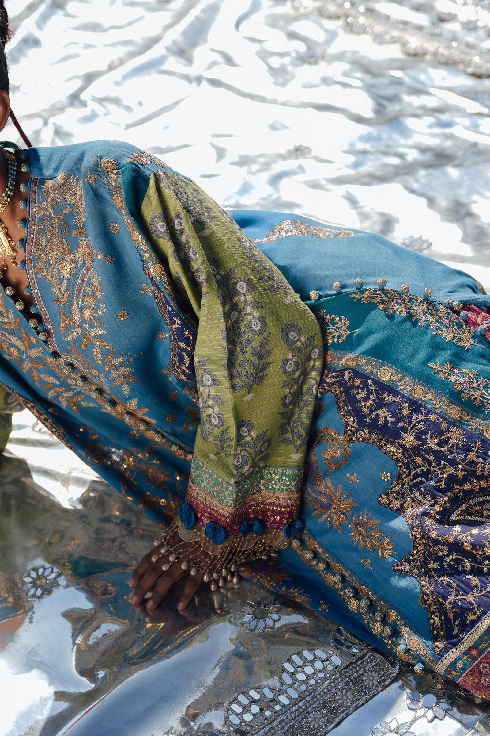 img_sana_safinaz_winter_shawl_collection_awwal_boutique