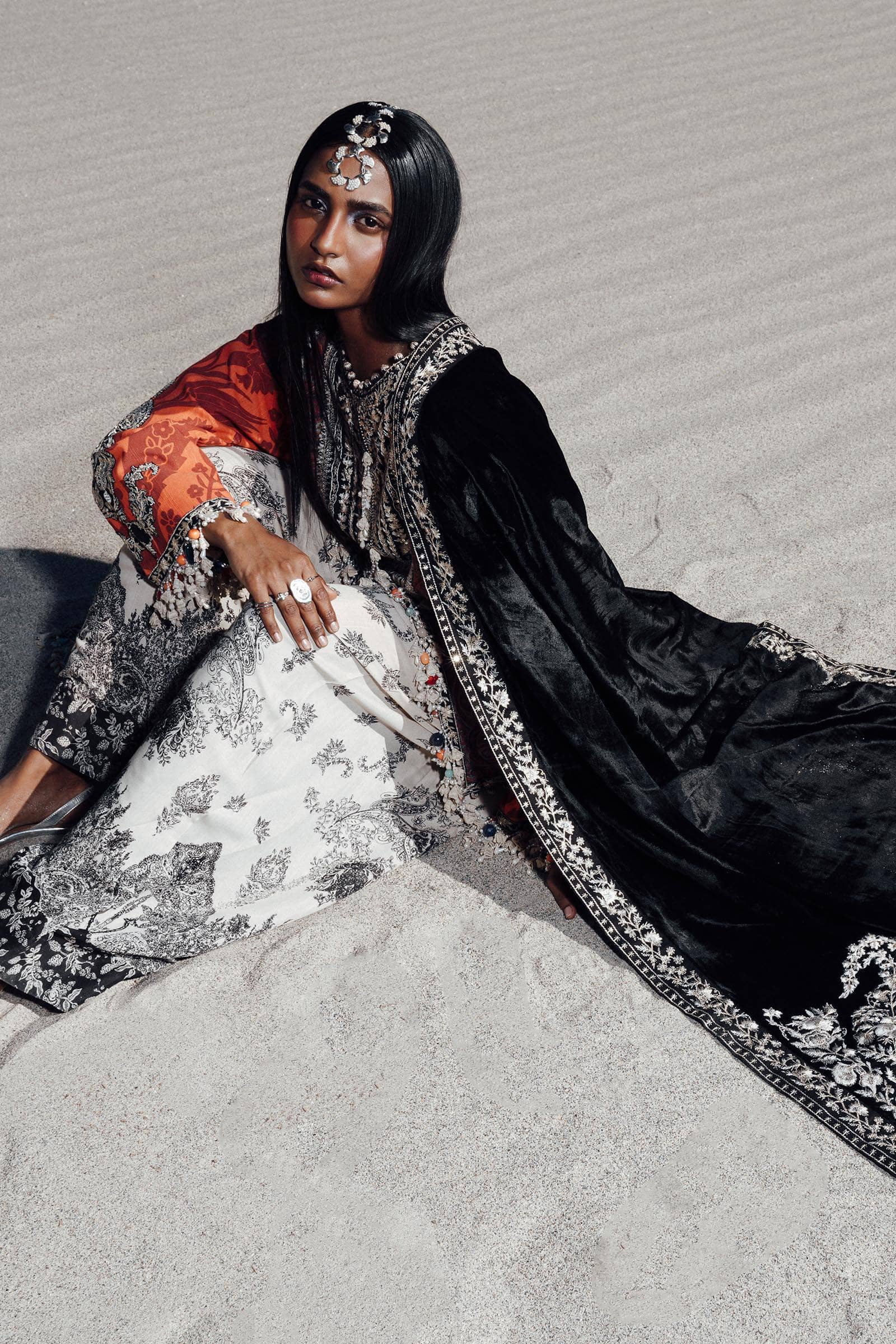 img_sana_safinaz_winter_shawl_collection_awwal_boutique