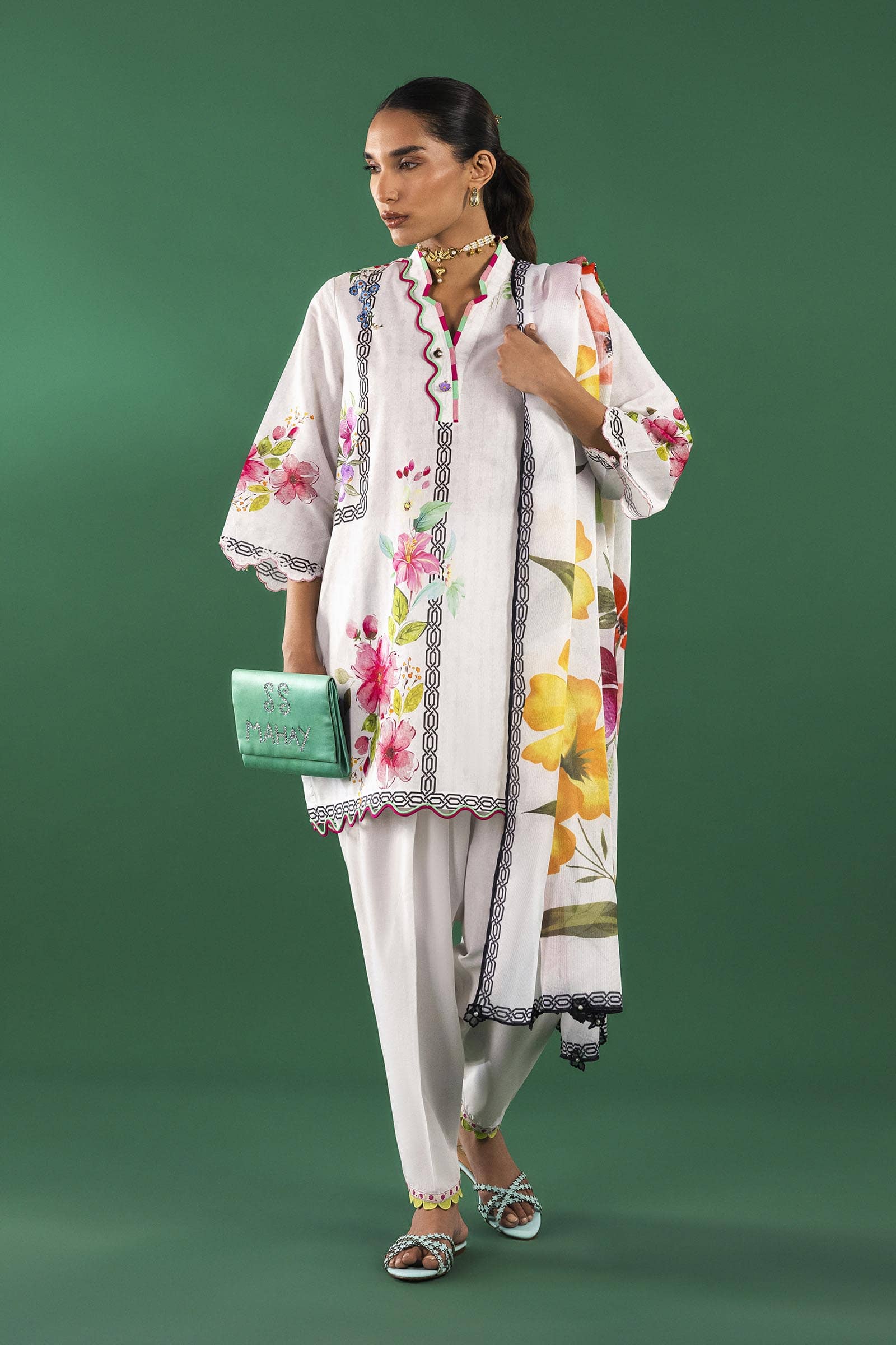 img_mahay_by_sana_safinaz_lawn_awwal_boutique