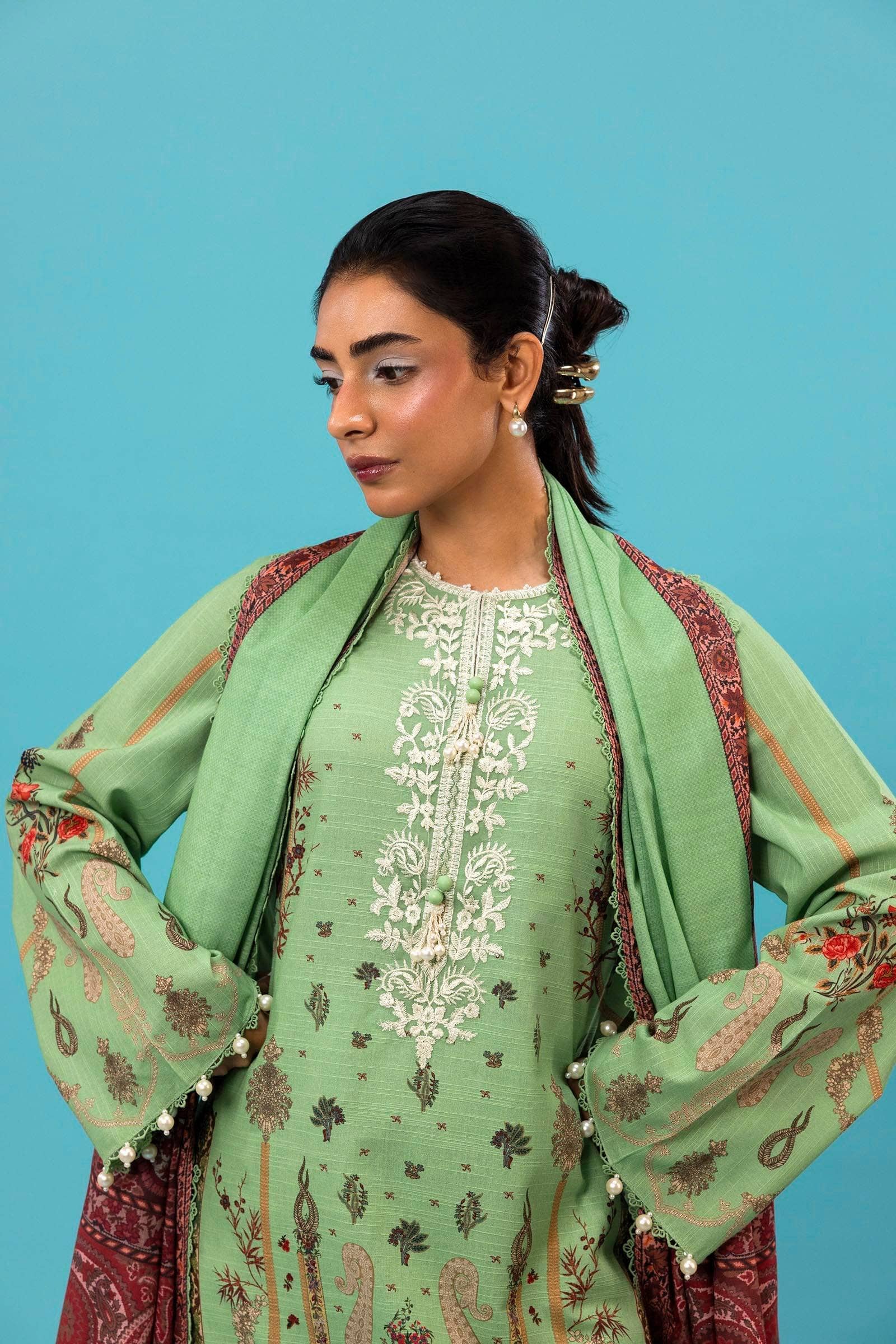 img_sana_safinaz_mahay_winter_24_awwal_boutique