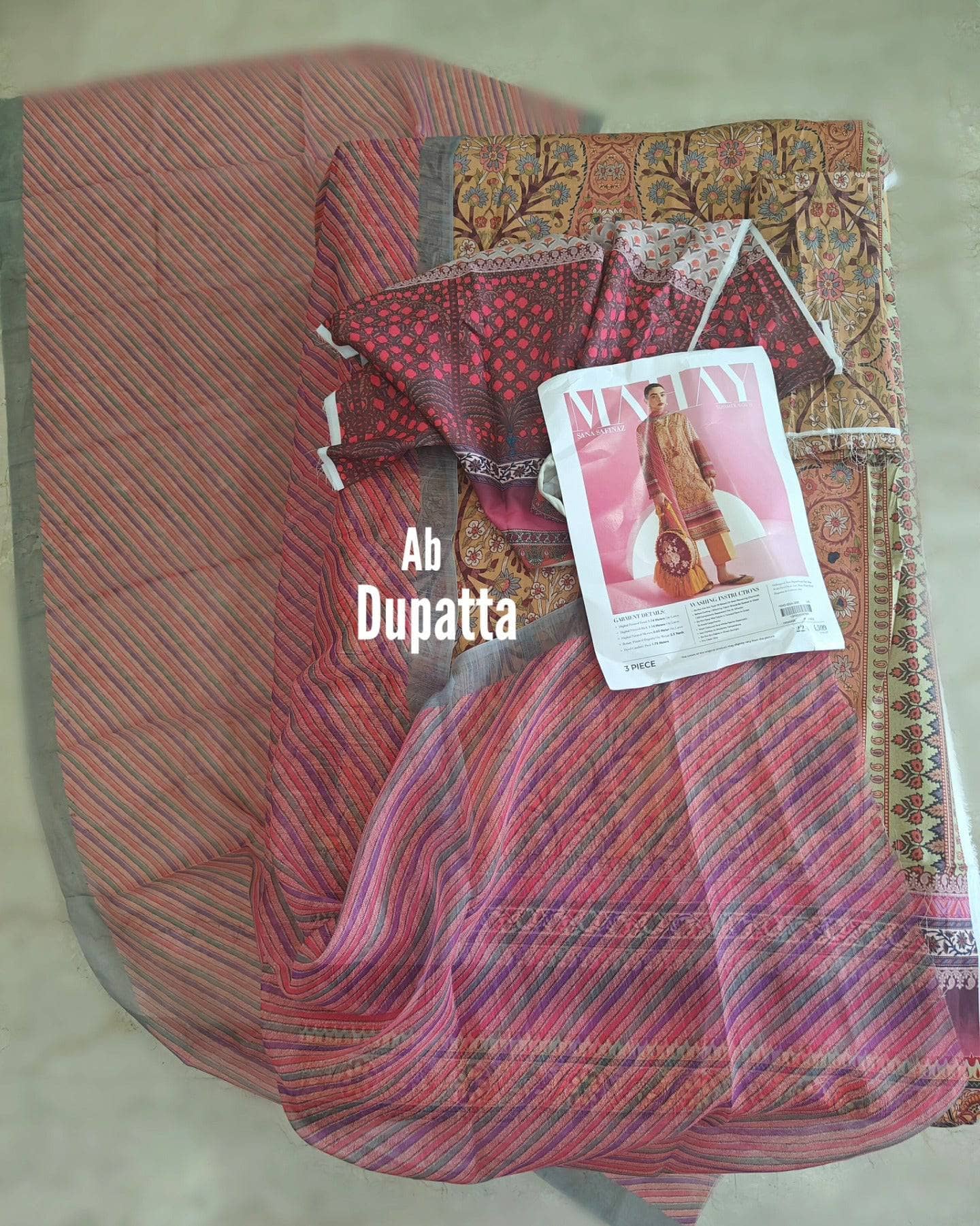 img_open_pic_sana_safinaz_mahay_lawn_awwal_boutique