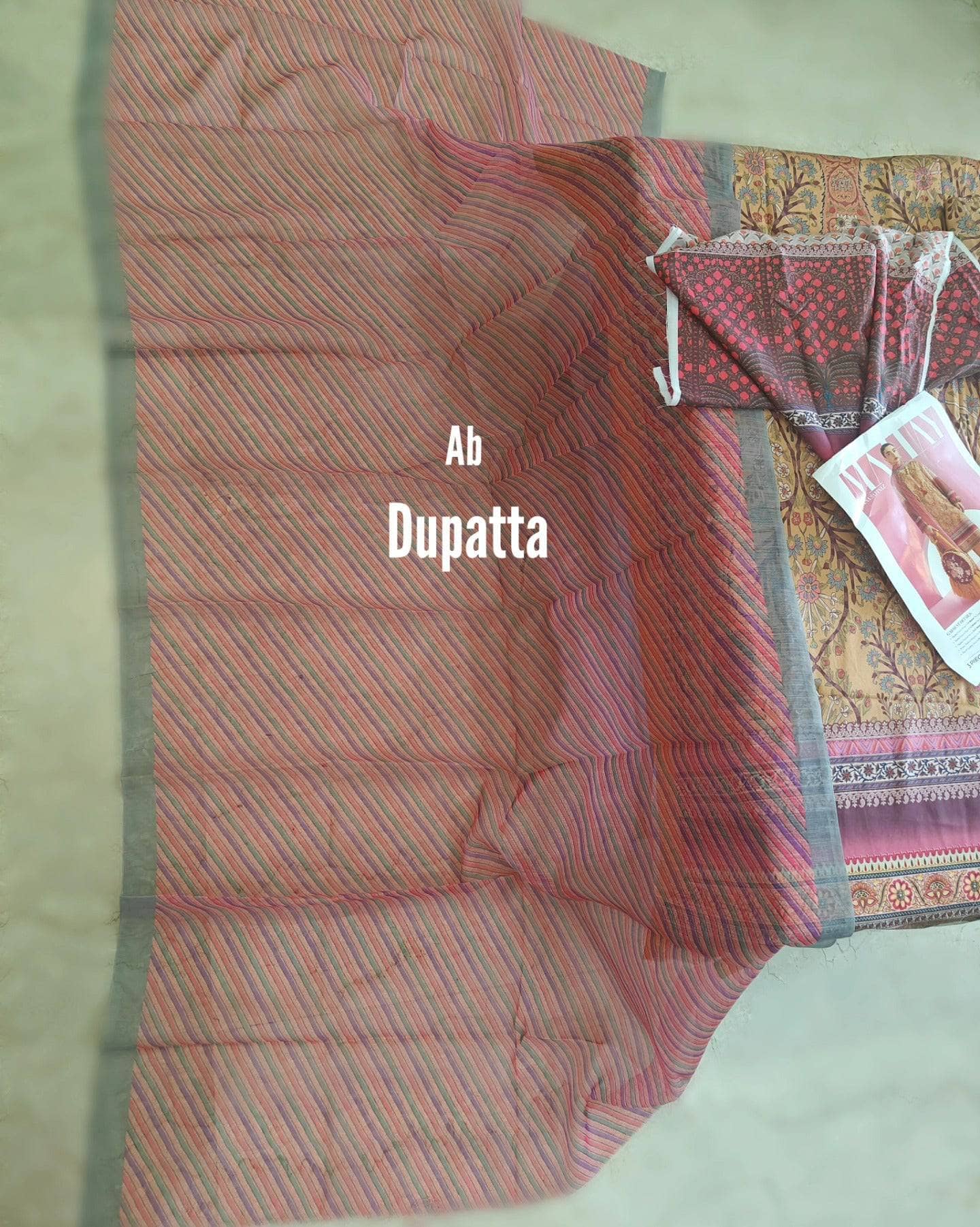 img_open_pic_sana_safinaz_mahay_lawn_awwal_boutique