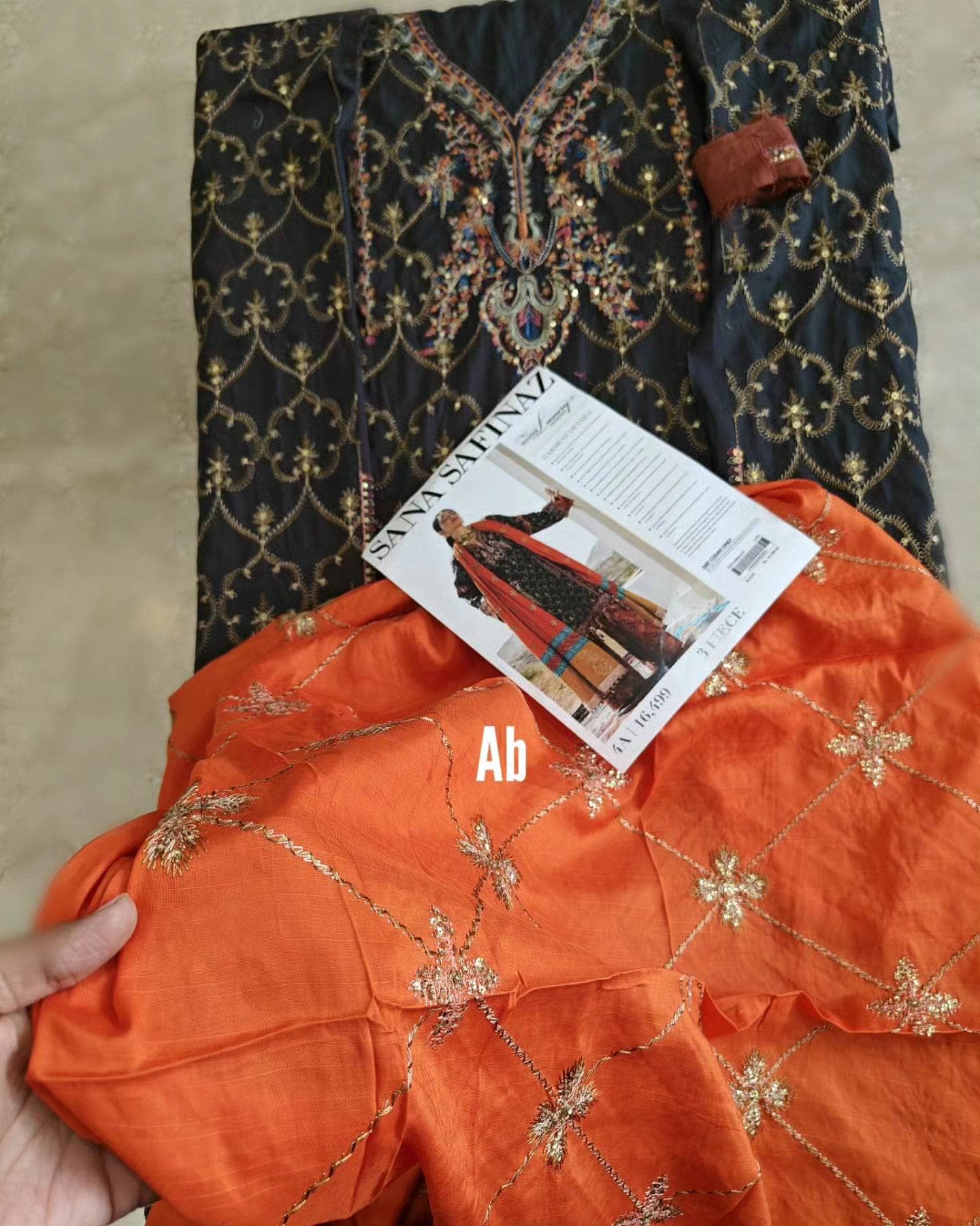 img_open_pic_sana_safinaz_winter_23_awwal_boutique