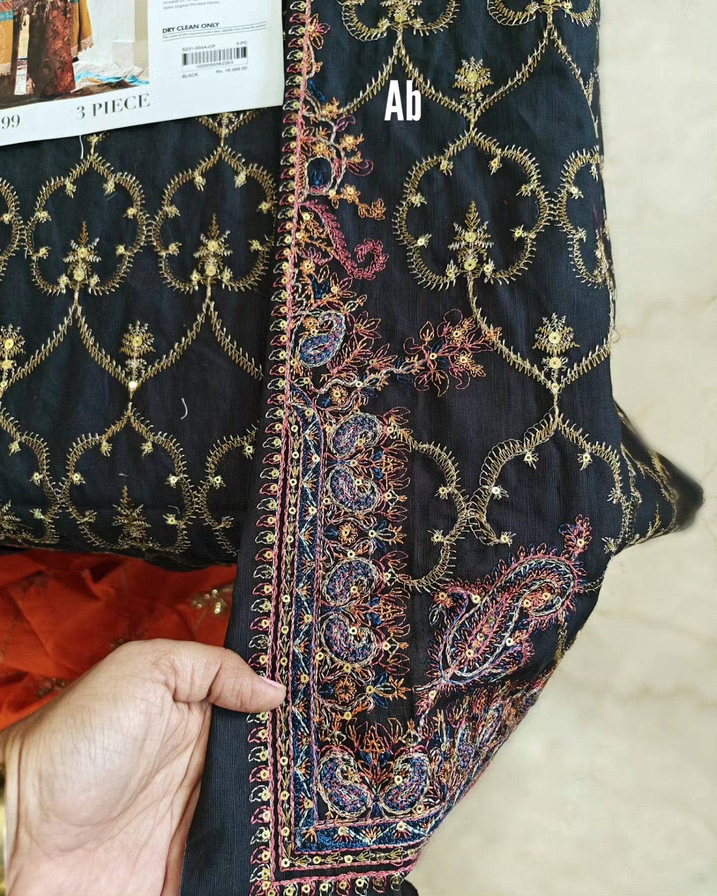 img_open_pic_sana_safinaz_winter_23_awwal_boutique