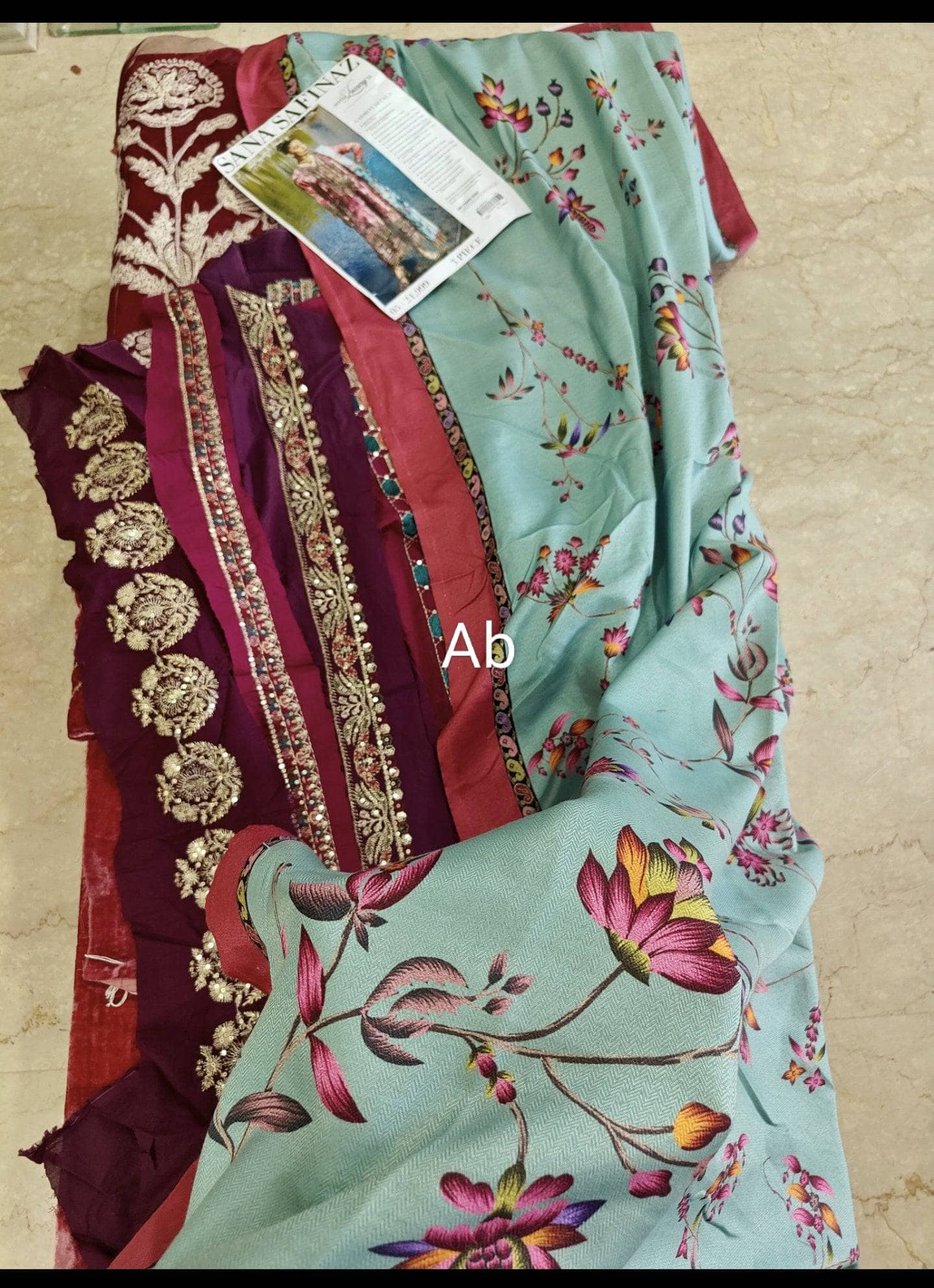 img_sana_safinaz_winter_shawls_velvet_awwal_boutique