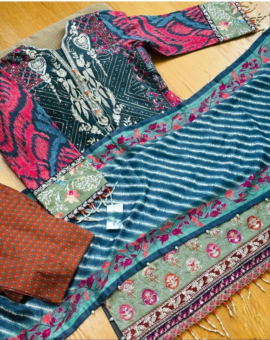 img_sana_safinaz_velvet_awwal_boutique