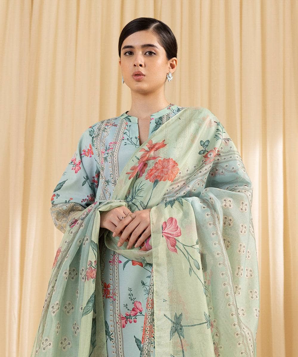 img_sapphire_silk_suit_awwal_boutique