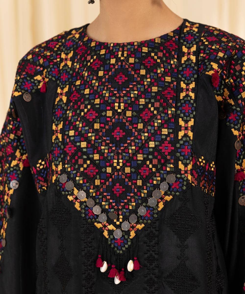 img_sapphire_velvet_suit_awwal_boutique