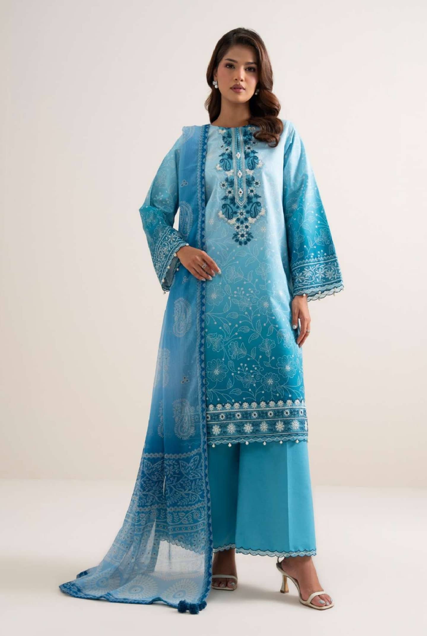 Sapphire Andaaz Luxury Lawn 26/U3PE-SGS26V7-115B