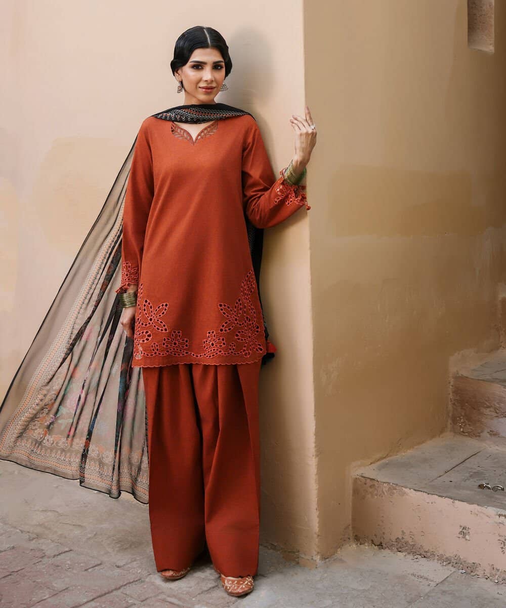 img_sapphire_lawn_awwal_boutique