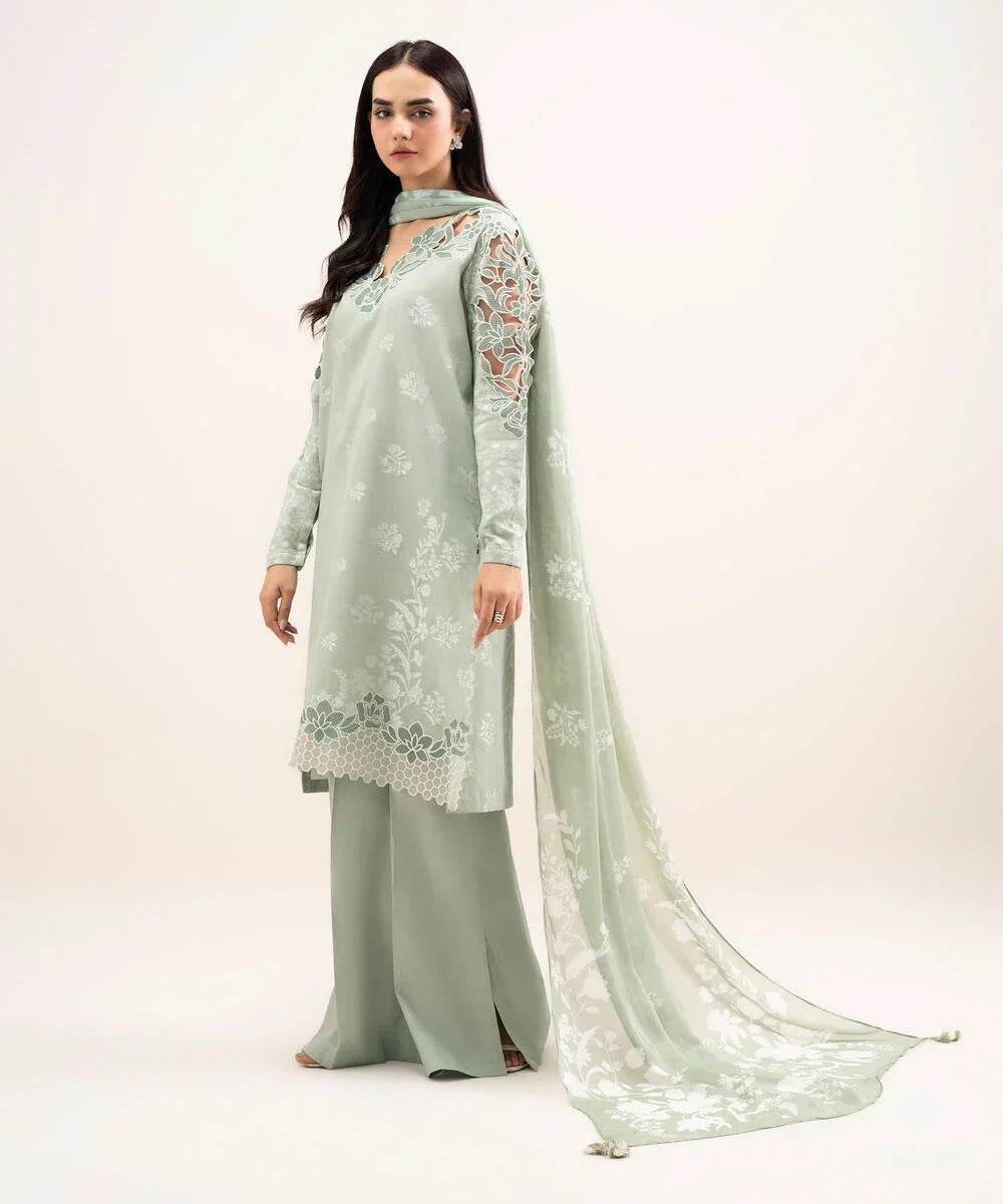 img_sapphire_luxury_lawn_awwal_boutique