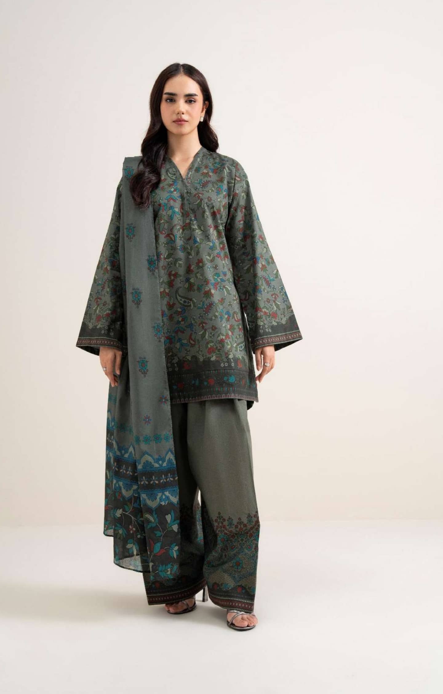 img_sapphire_lawn_26_awwal_boutique