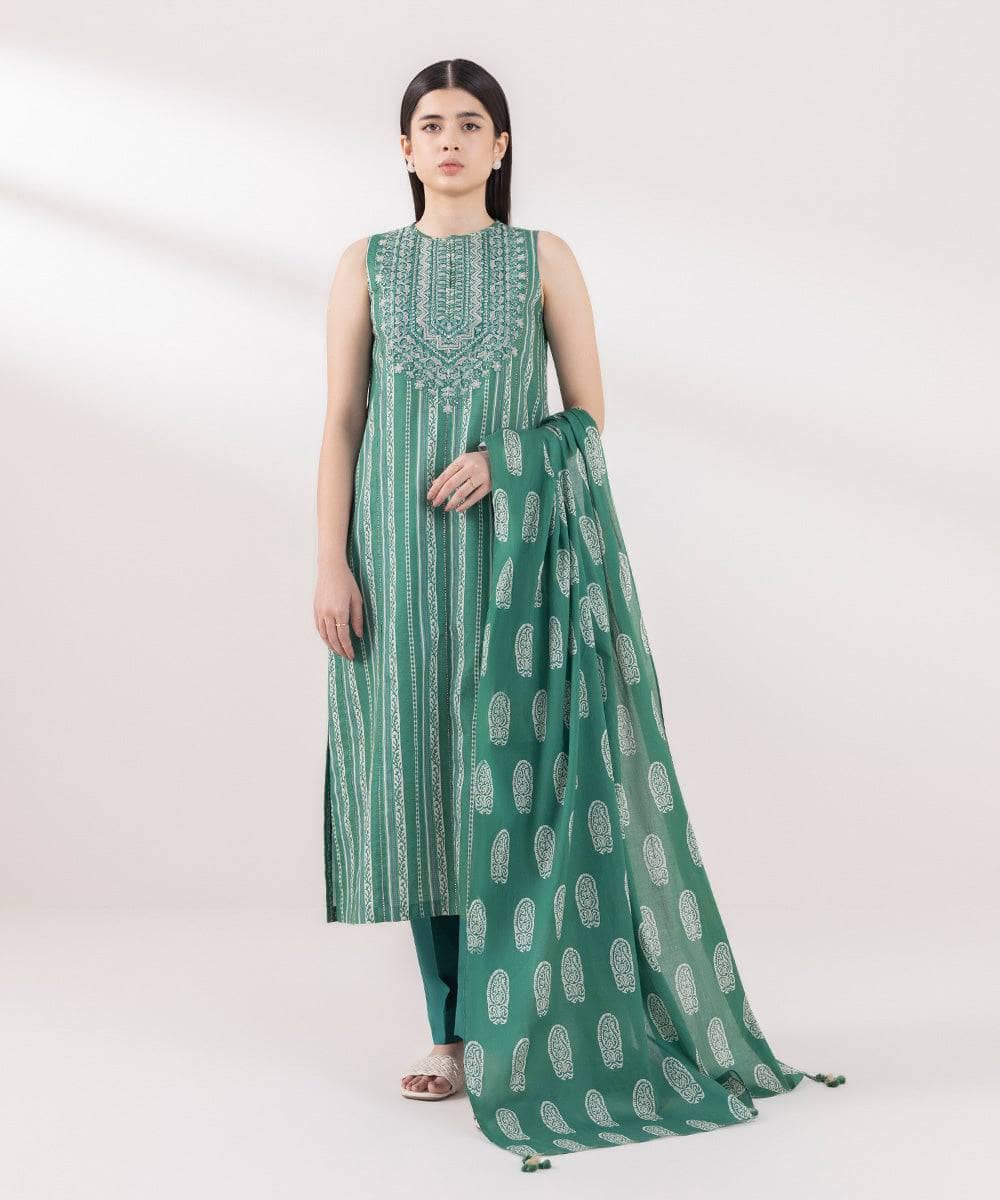 img_sapphire_intermix_awwal_boutique