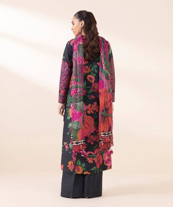 img_sapphire_intermix_awwal_boutique