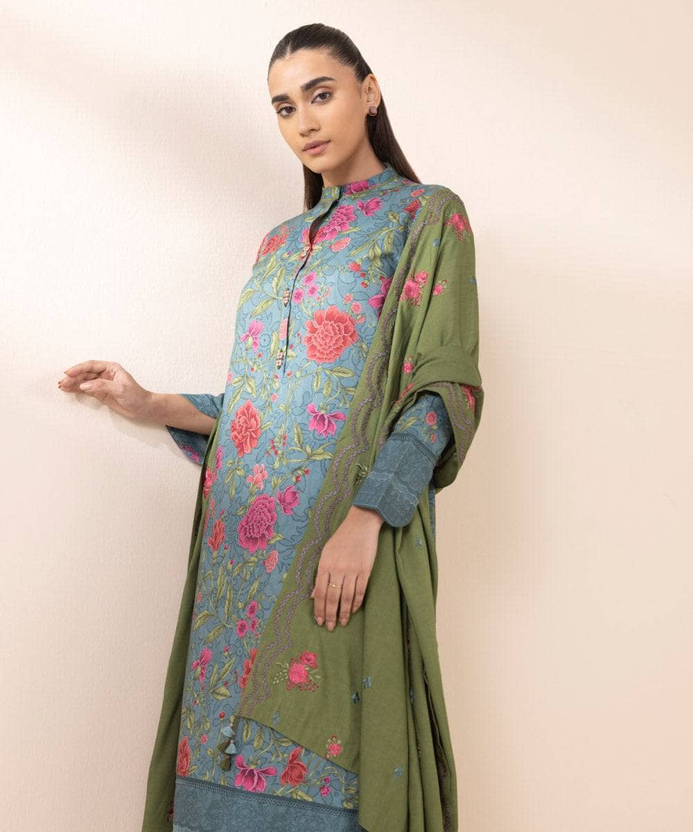img_sapphire_intermix_awwal_boutique
