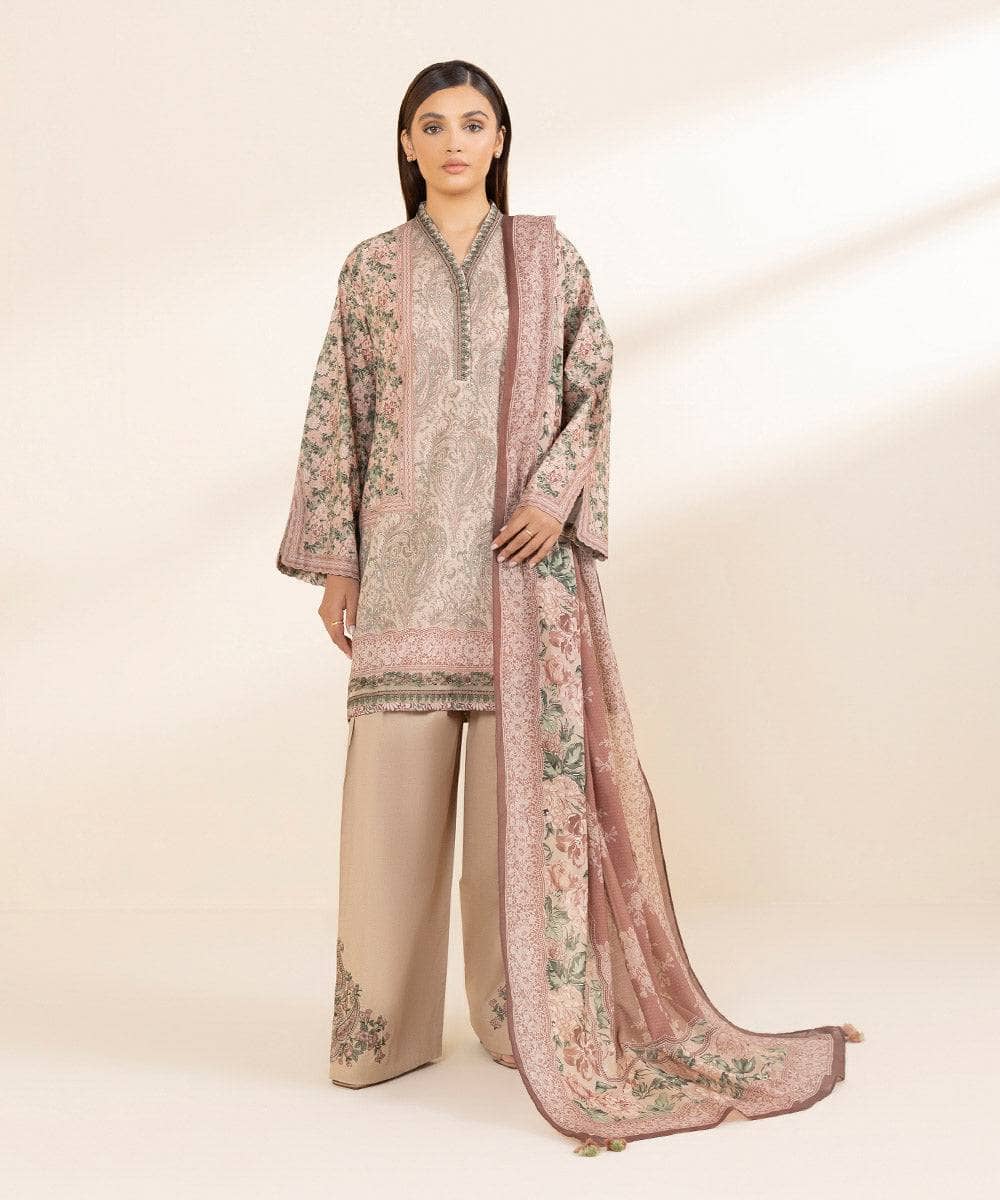 img_sapphire_intermix_awwal_boutique