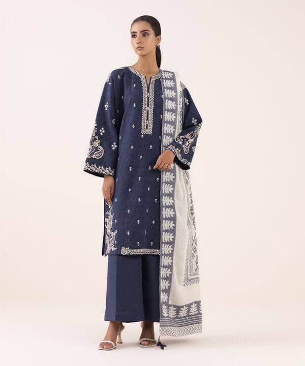 img_sapphire_intermix_lawn_awwal_boutiue