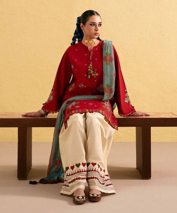 img_sapphire_intermix_lawn_awwal_boutique