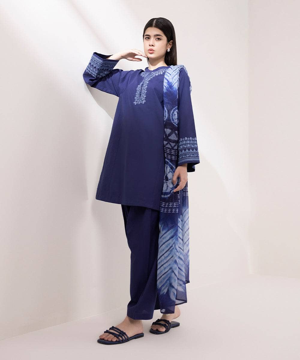 img_sapphire_intermix_awwal_boutique