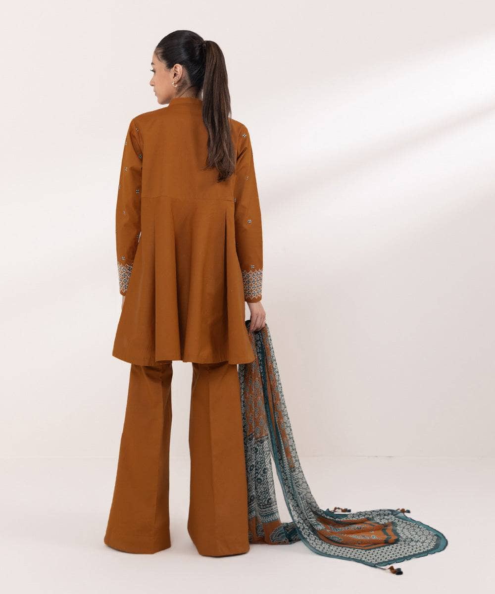 img_sapphire_intermix_awwal_boutique
