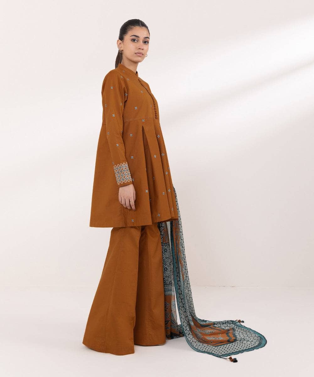 img_sapphire_intermix_awwal_boutique