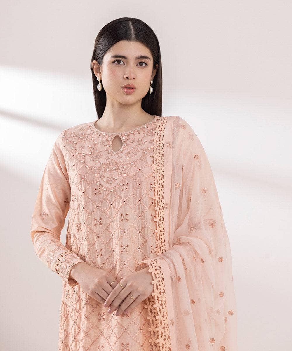 img_sapphire_intermix_awwal_boutique