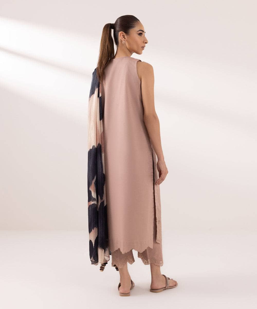 img_sapphire_intermix_awwal_boutique