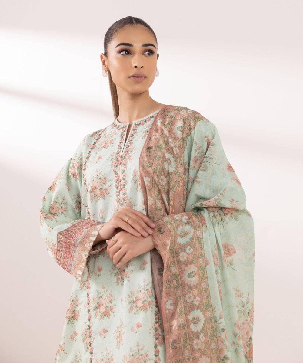 img_sapphire_intermix_awwal_boutique