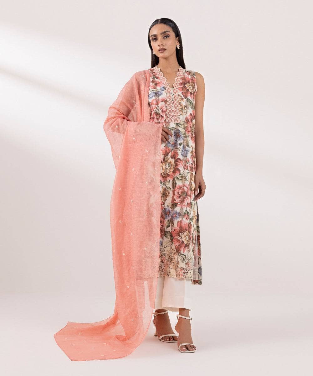 img_sapphire_intermix_awwal_boutique