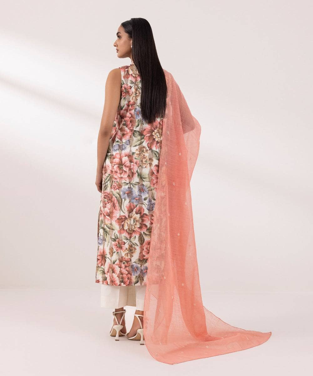 img_sapphire_intermix_awwal_boutique