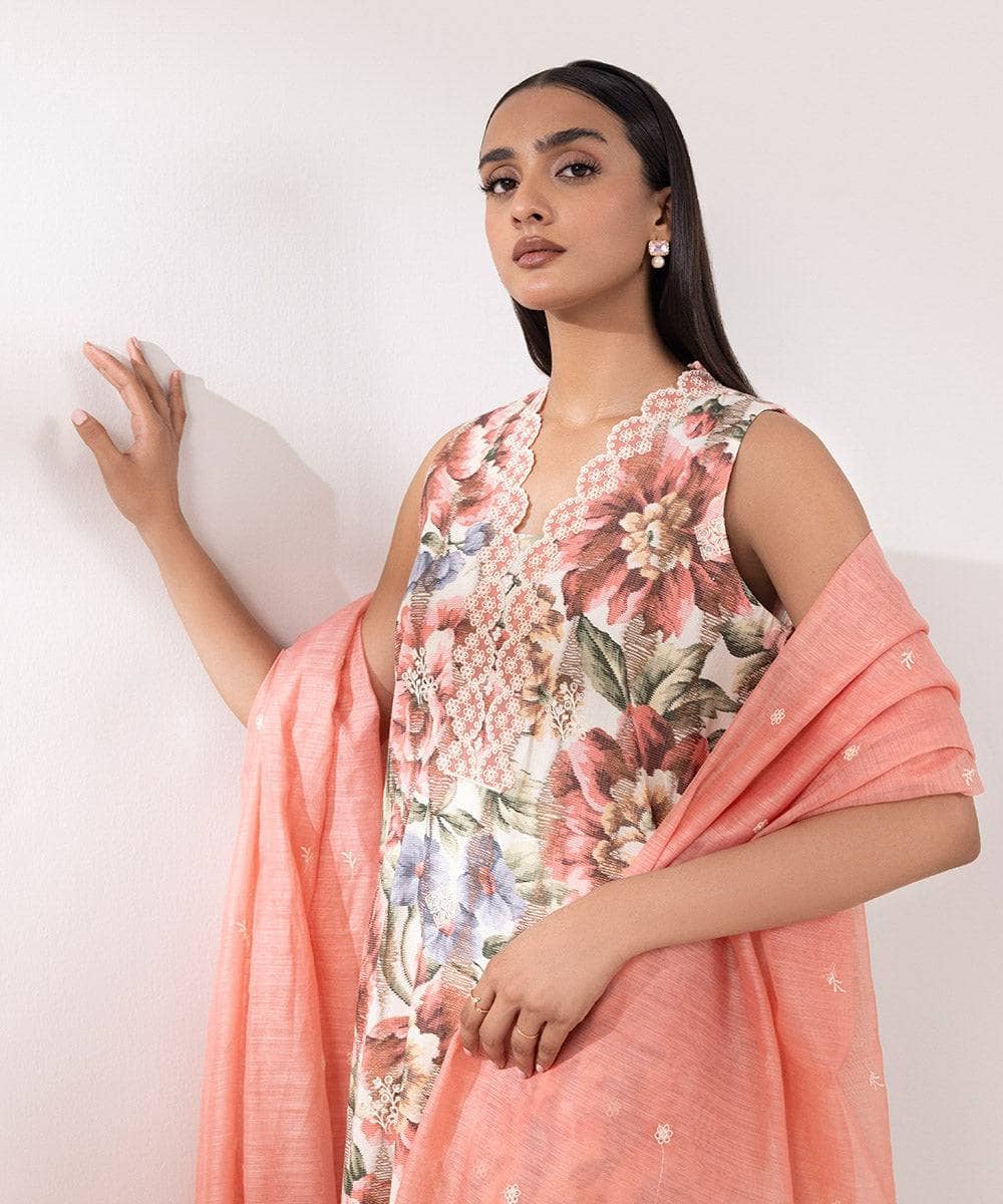 img_sapphire_intermix_awwal_boutique