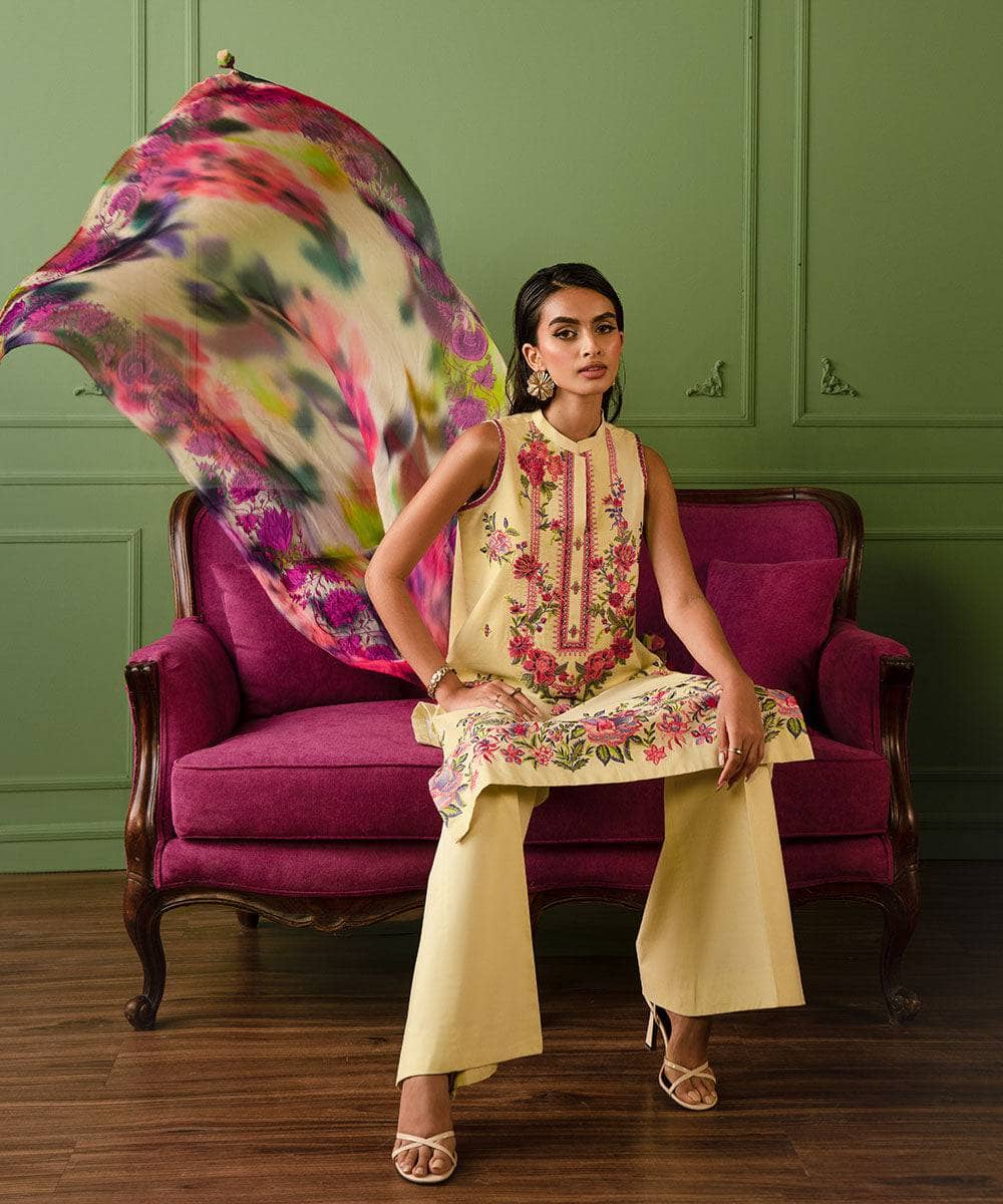 img_sapphire_intermix_awwal_boutique