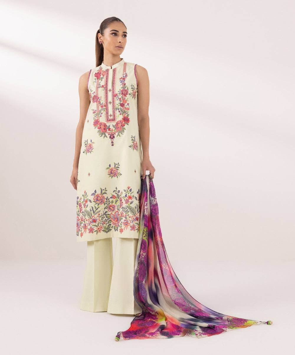 img_sapphire_intermix_awwal_boutique