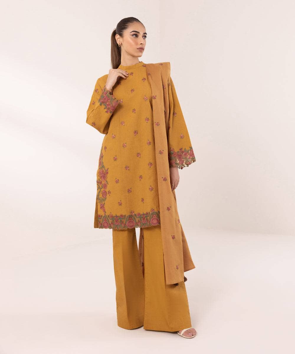 img_sapphire_intermix_awwal_boutique