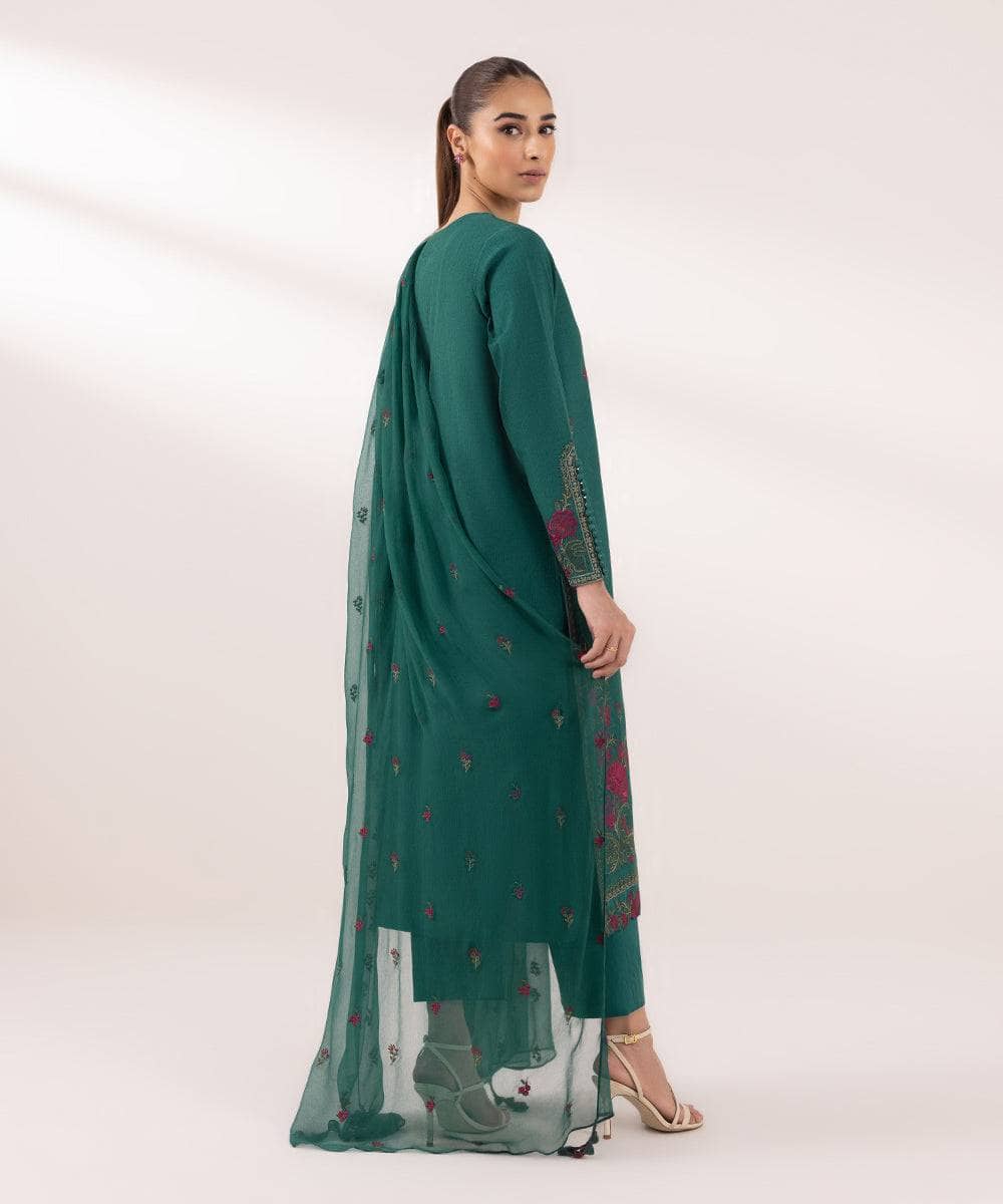 img_sapphire_intermix_awwal_boutique