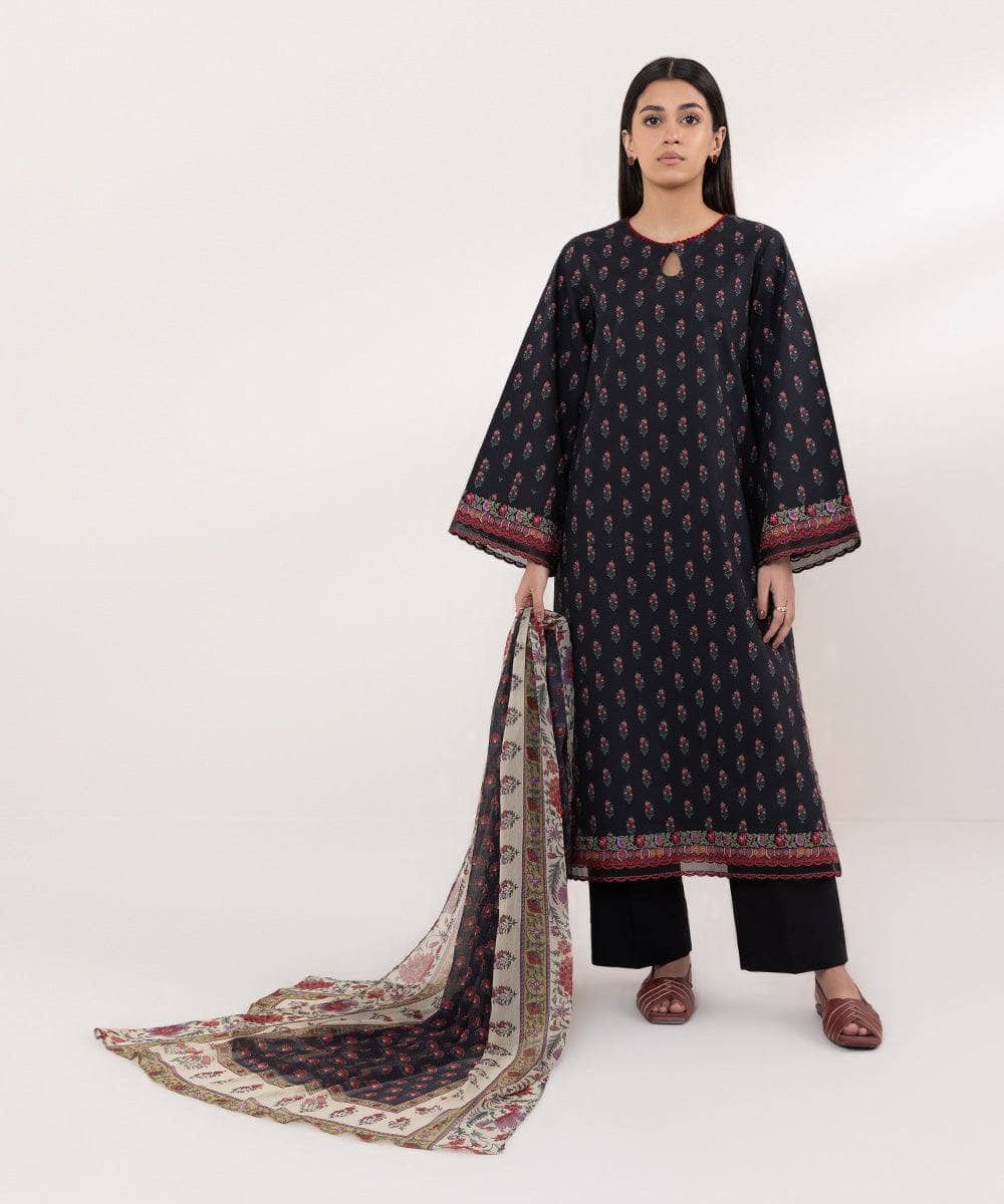 img_sapphire_intermix_awwal_boutique