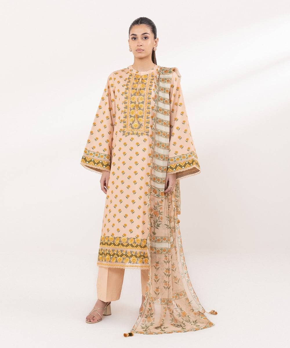 img_sapphire_intermix_awwal_boutique