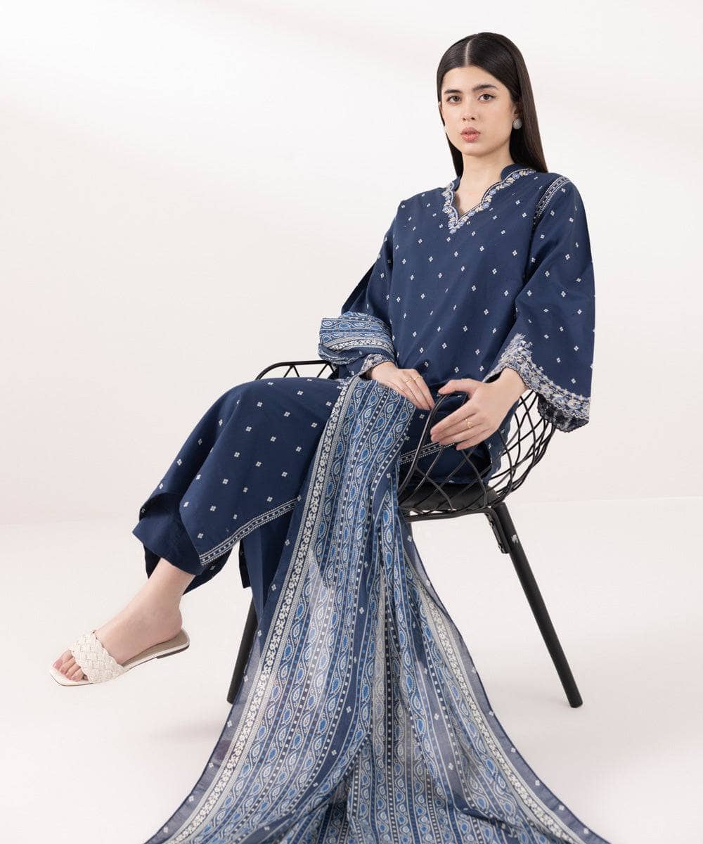 img_sapphire_intermix_awwal_boutique