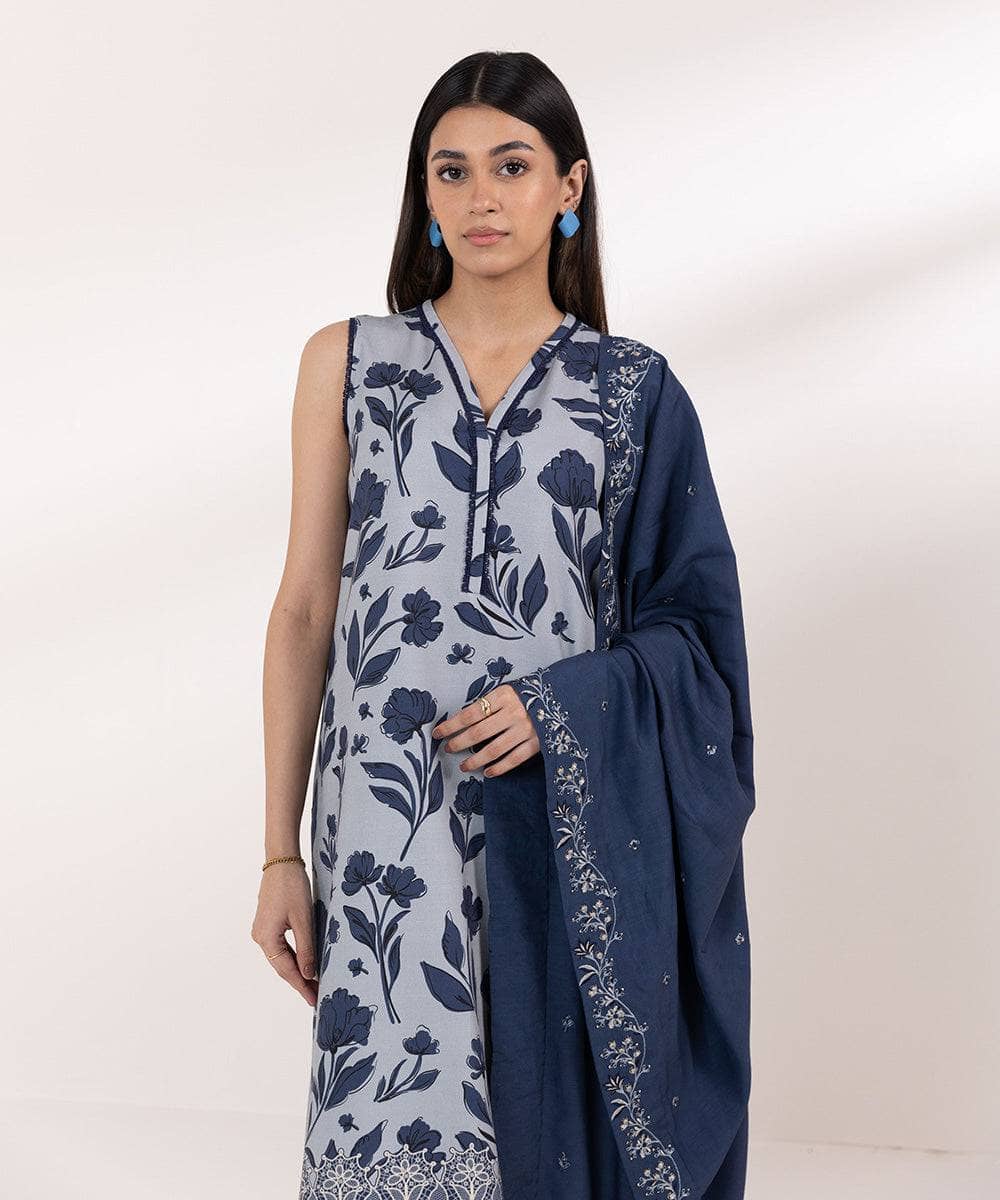 img_sapphire_intermix_awwal_boutique