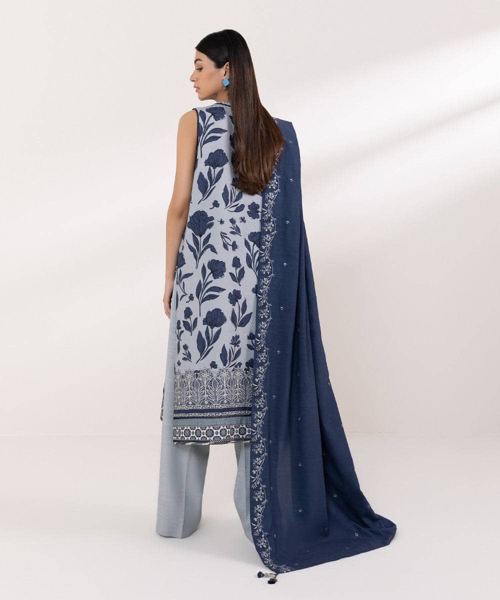 img_sapphire_intermix_awwal_boutique