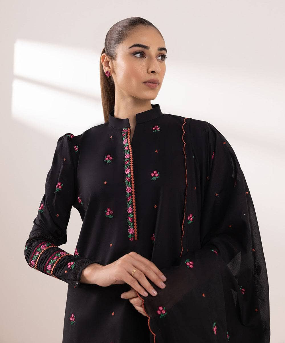 img_sapphire_intermix_awwal_boutique