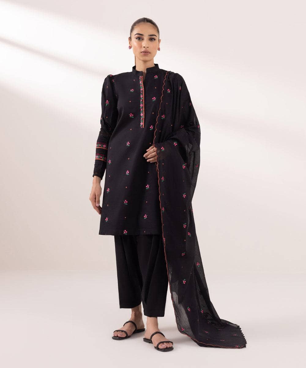 img_sapphire_intermix_awwal_boutique